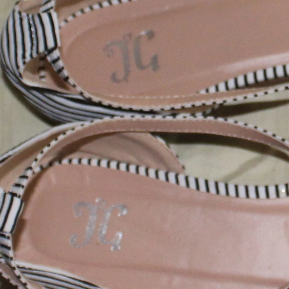 Woman's Flats Sz 7 1/2  Pointed toe, strapped, sandals - Picture 9 of 10